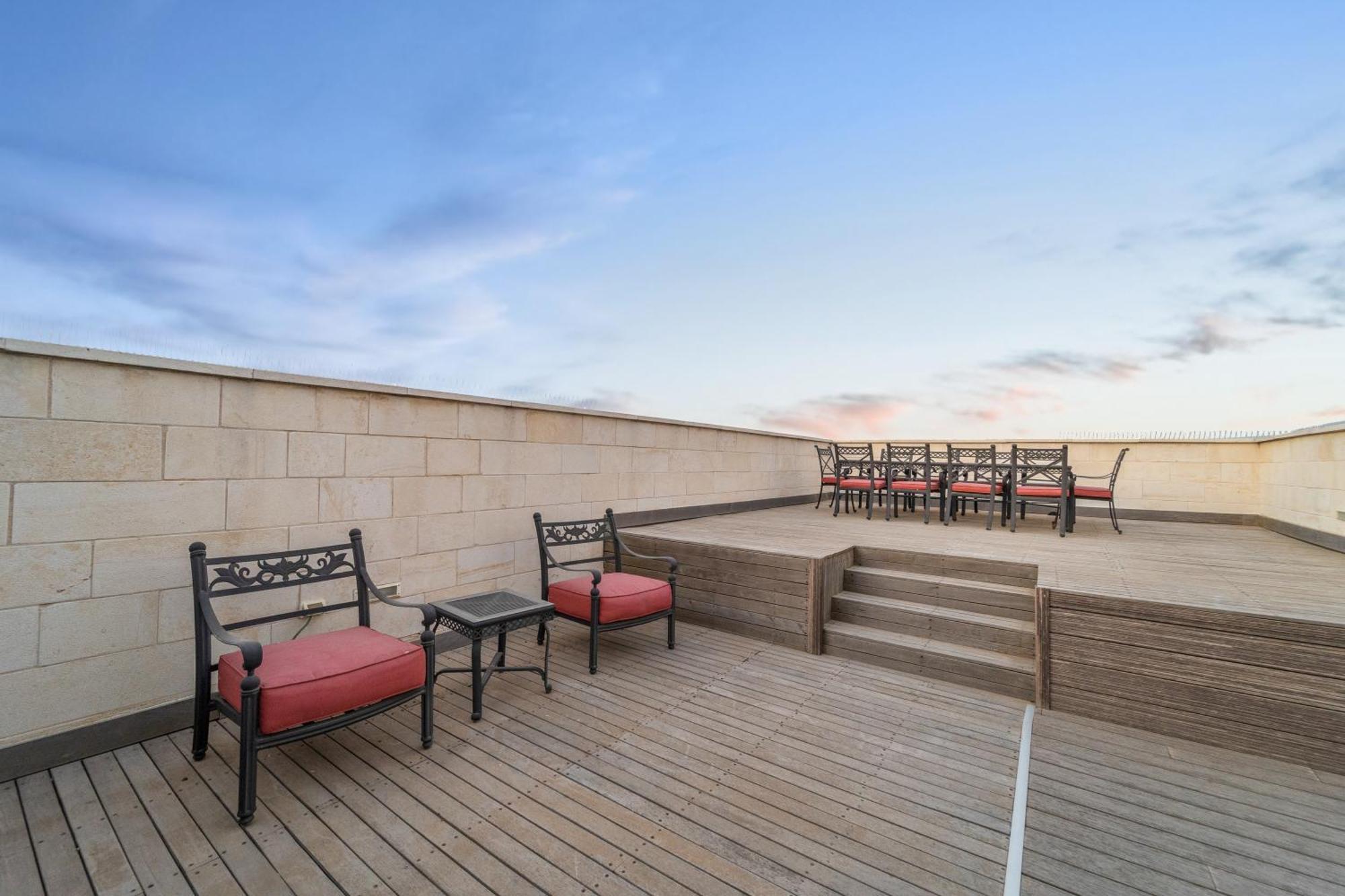 Isrentals Haneviim - Aparthotel In City Center Gerusalemme Esterno foto