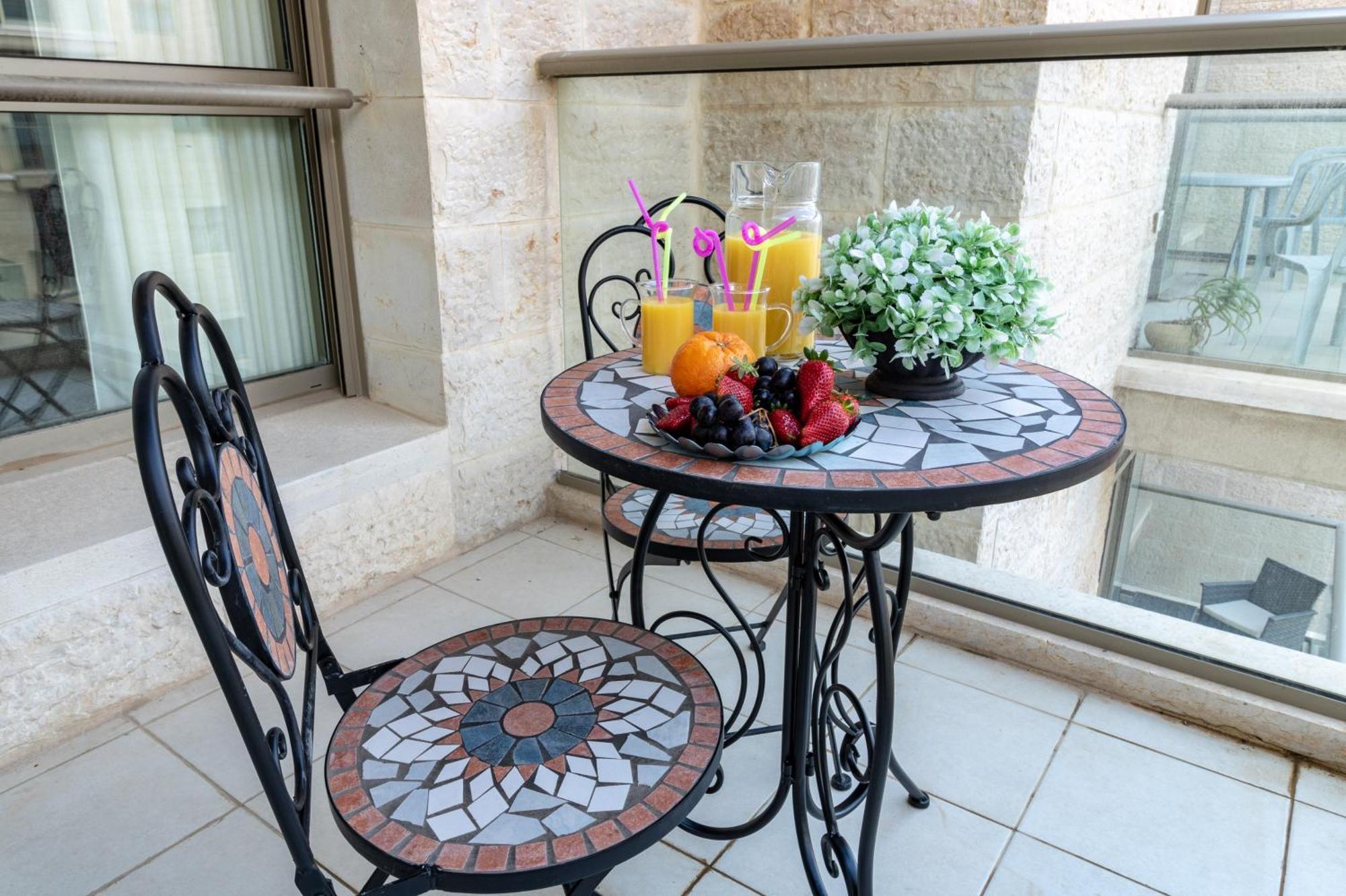 Isrentals Haneviim - Aparthotel In City Center Gerusalemme Esterno foto